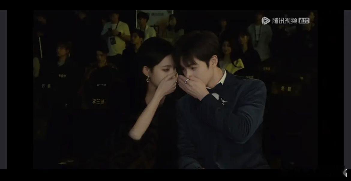 孟子义、李昀锐内场讲话感觉都要亲上了