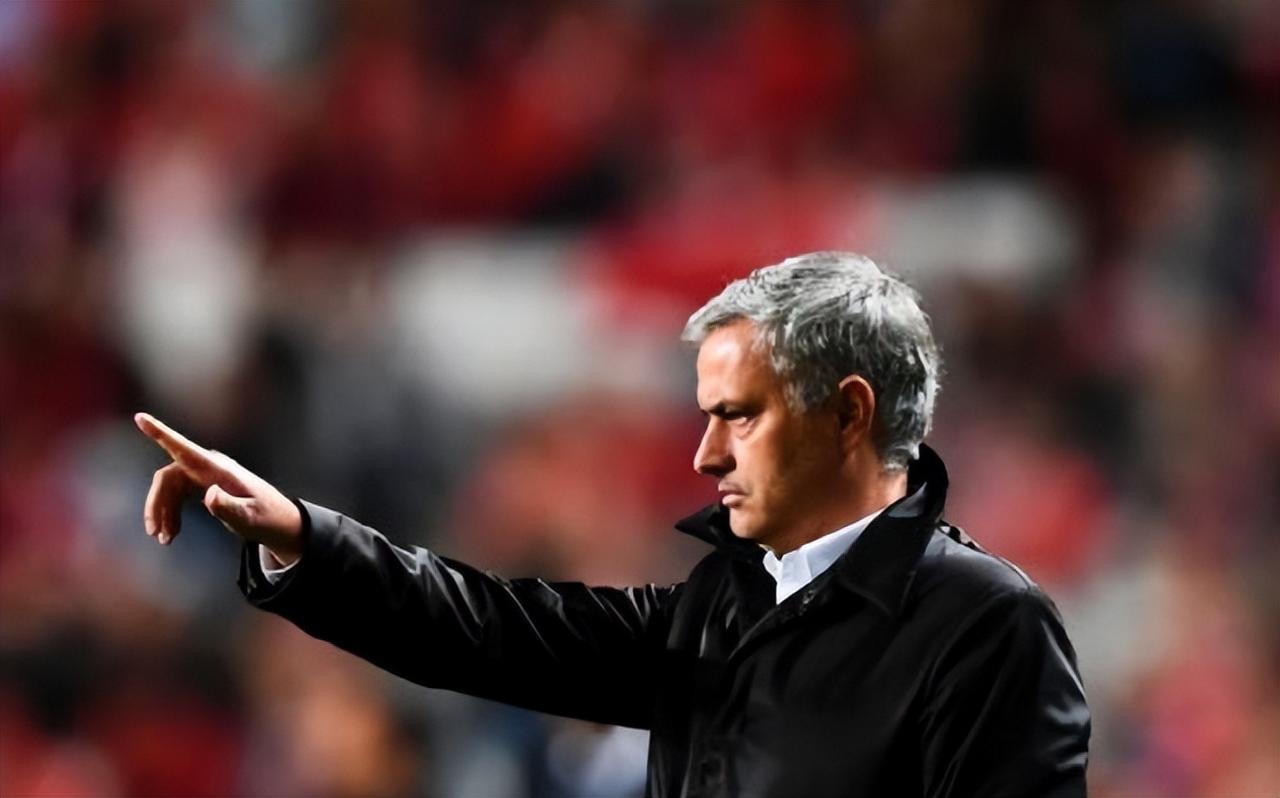 穆帅2个动作，被禁赛2场，停赛11天，本菲卡俱乐部认为处罚不公平。穆帅将缺席本