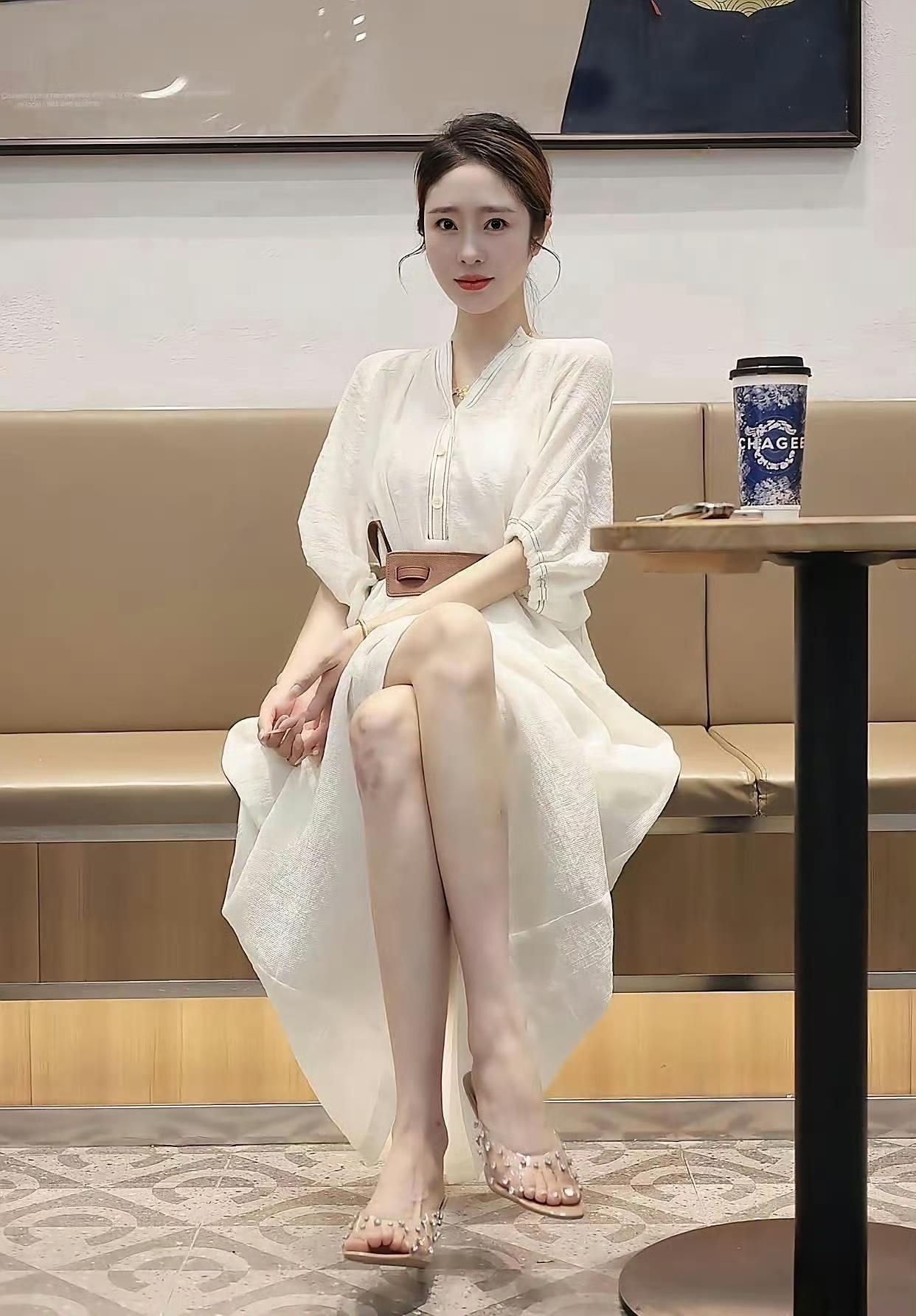 这膝盖看着就疼，全是伤，一看就知道是摔倒了，看了令人心疼