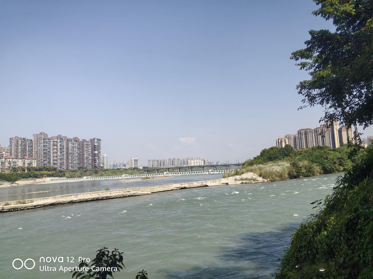 绵阳解除高温预警今夜起降雨降温8月27日18时，绵阳市气象台解除此前发布
