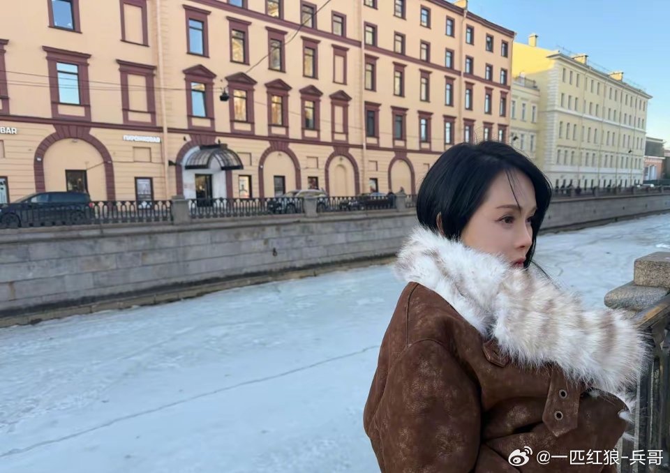 伊能静错峰秀恩爱，晒出自己的九宫格美照，并配文：秦先生拍的很好，但记得下次镜头擦
