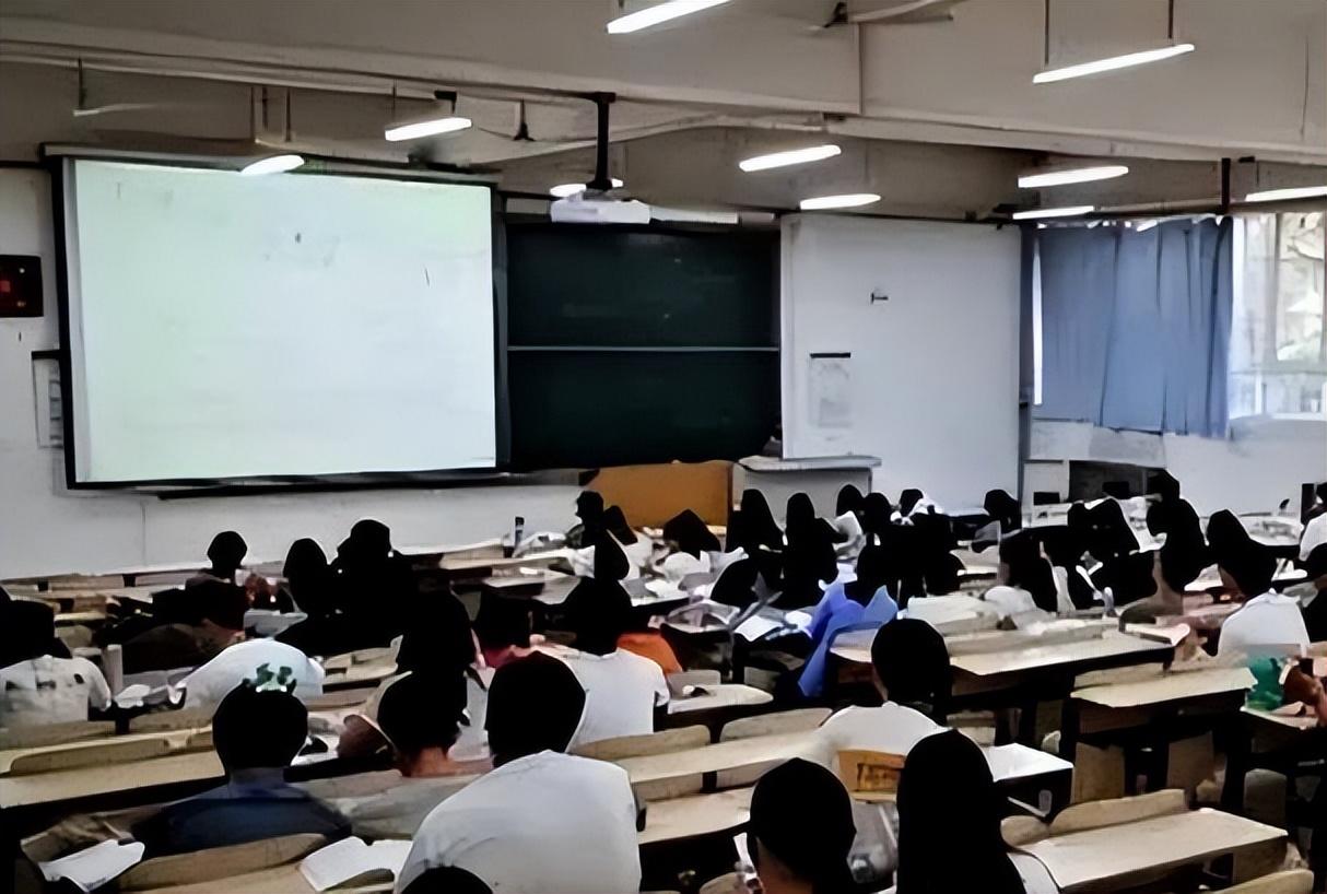 2026年以来，国内高校迎来史上最猛专业“大清洗”，多所知名高校密集撤销、停招专