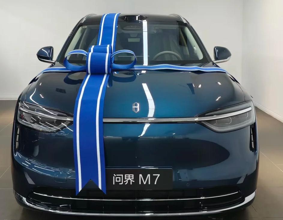 新问界M7，还有多少小定大定后没有提到车的，请举手🙋。话说，问界新款M7是真
