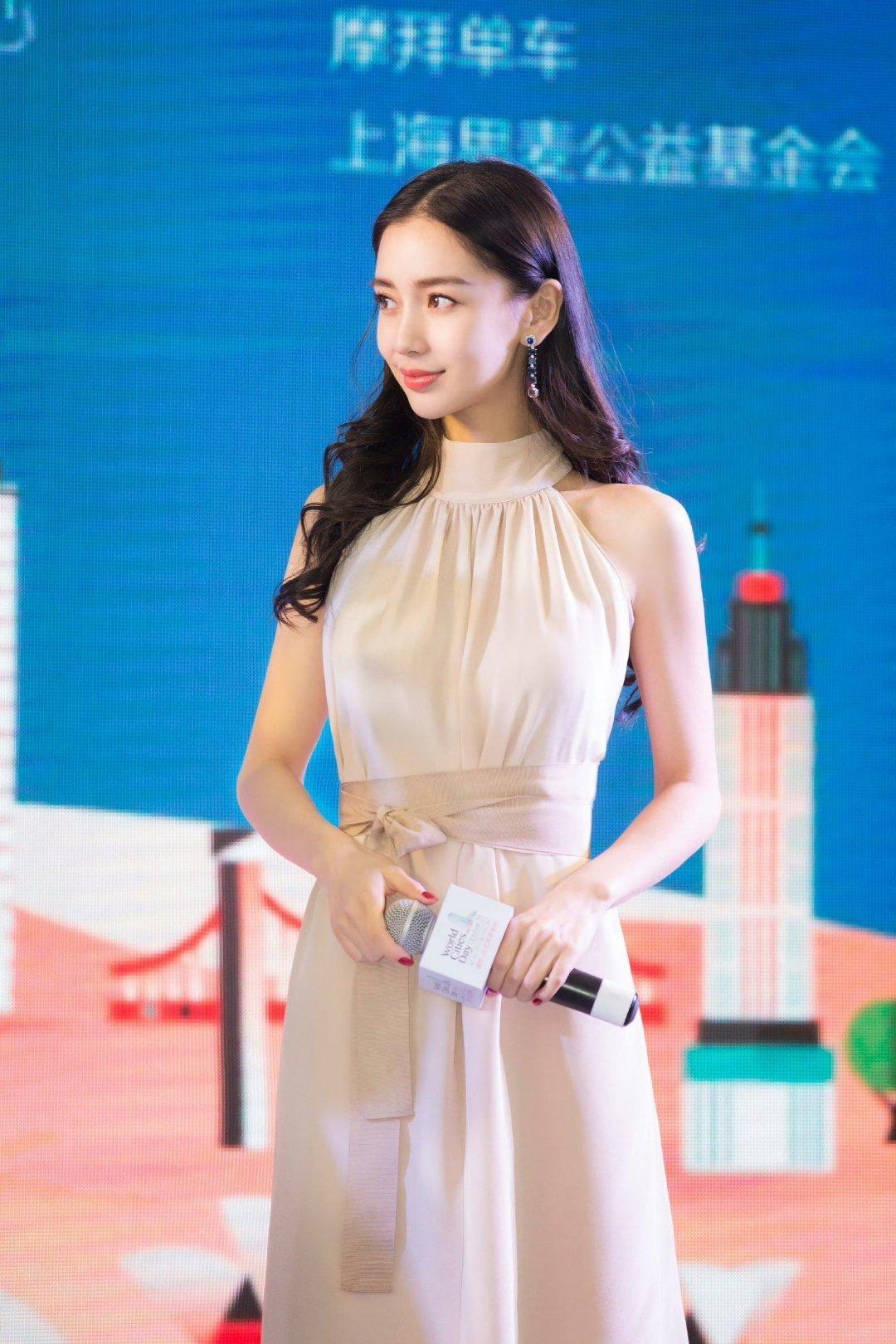 angelababy🐰杨颖早上好呀宝贝们!都起床了吗？快起床啦！小