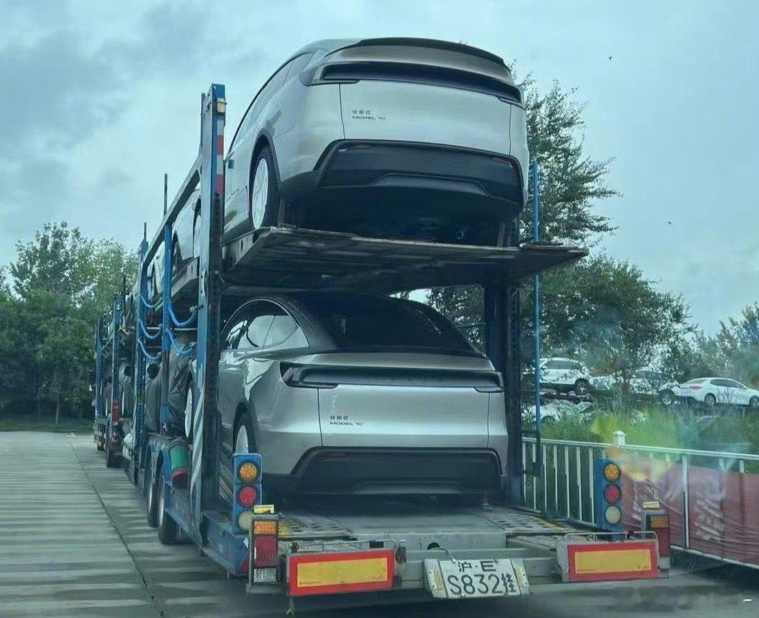 汽车特斯拉ModelYL已经上板车，4.9米的六座SUV，第二排独