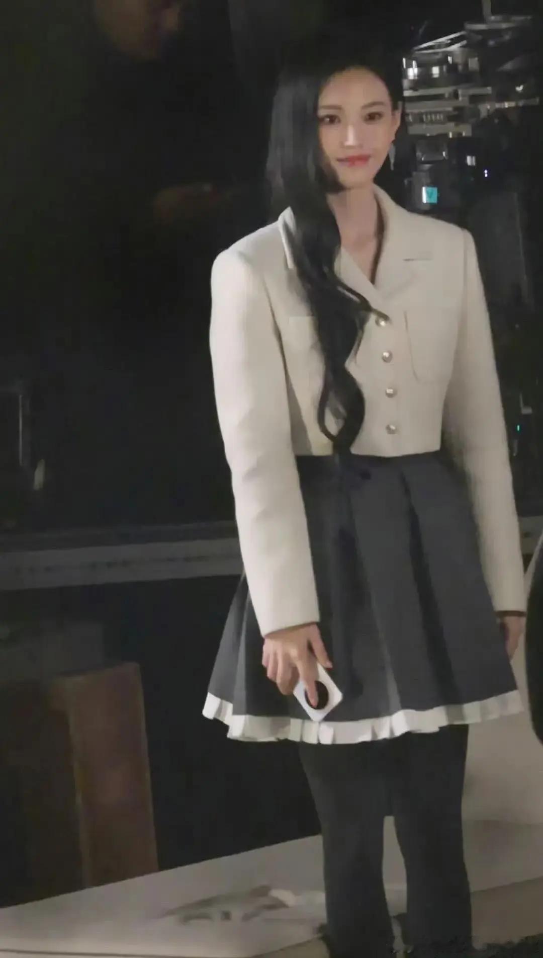 怎么评价内🐟的服装造型搭配？