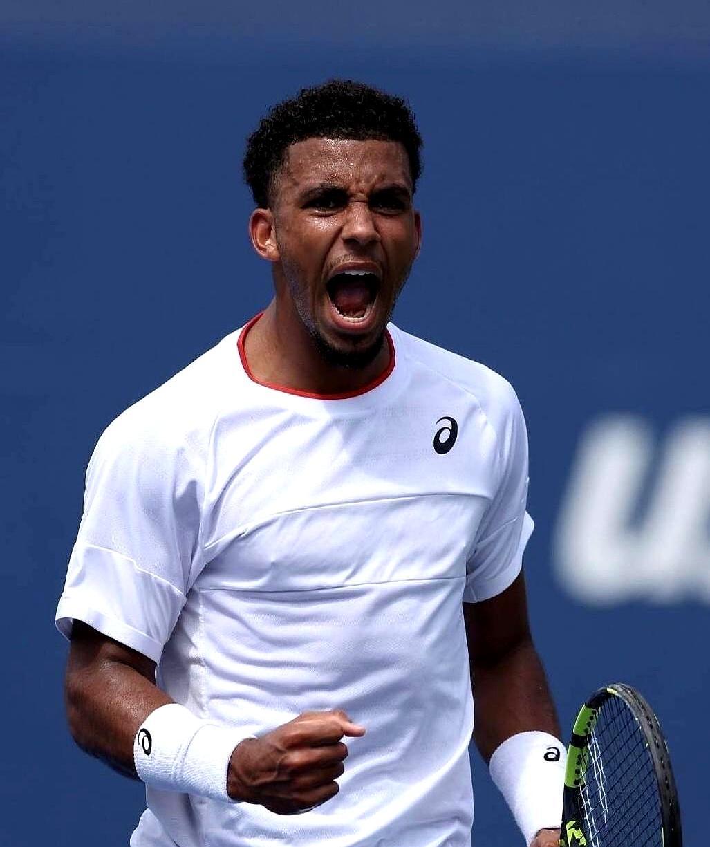 6个赛点才拿下，世界第一差点翻车。卫冕冠军卢布列夫把阿尔卡拉斯逼到了墙角，