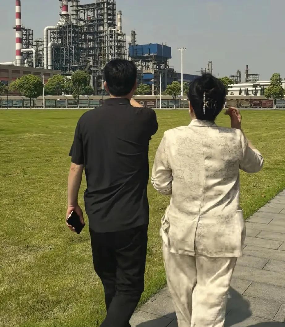 Two一开始就定性为政某治事件这可是那多多美女透露出来的。什么是政某治事件呢