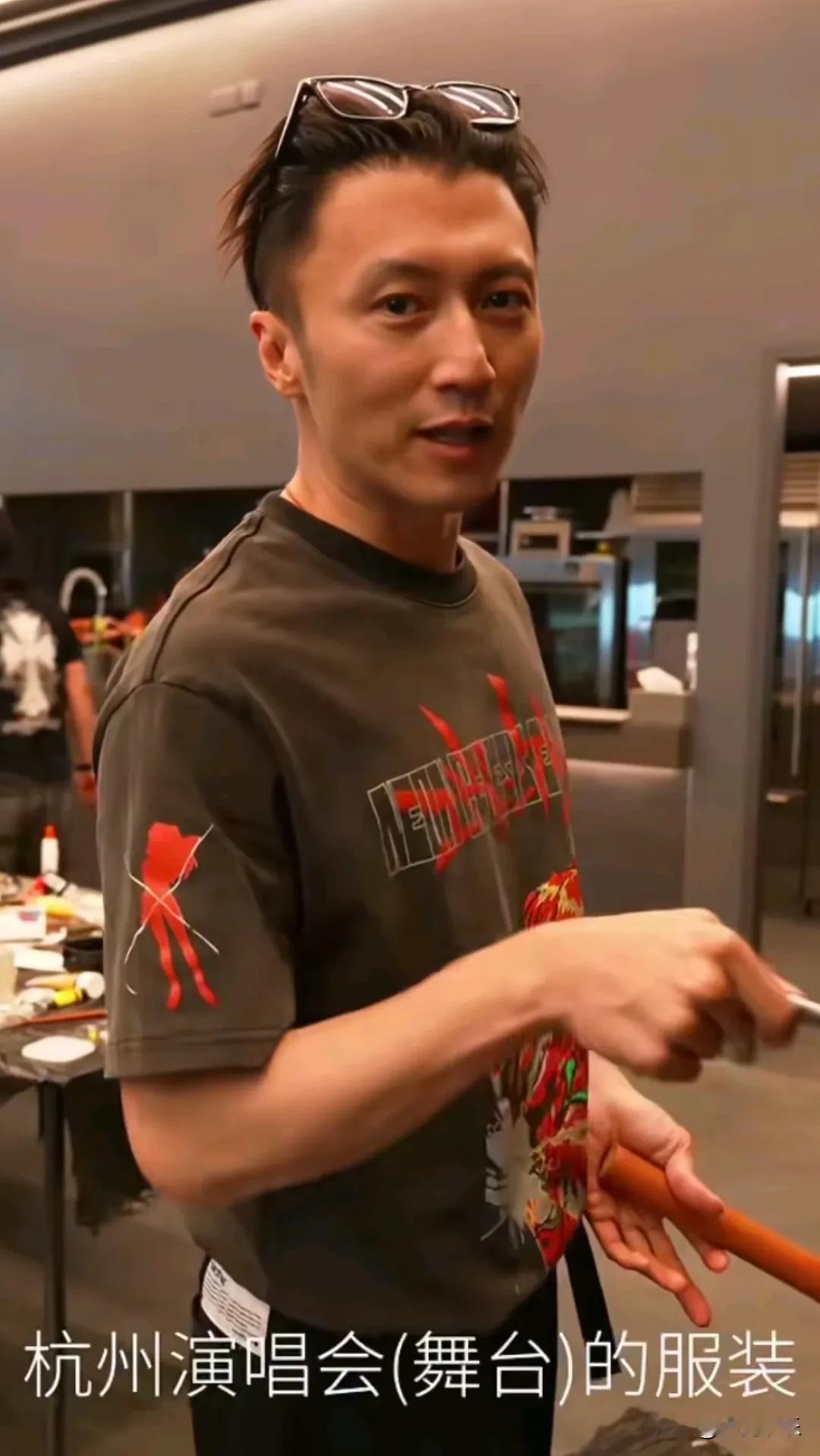 想买谢霆锋演唱会同款衣服？[捂脸哭]想都别想，根本不可能买到，看完设计过程你就知道