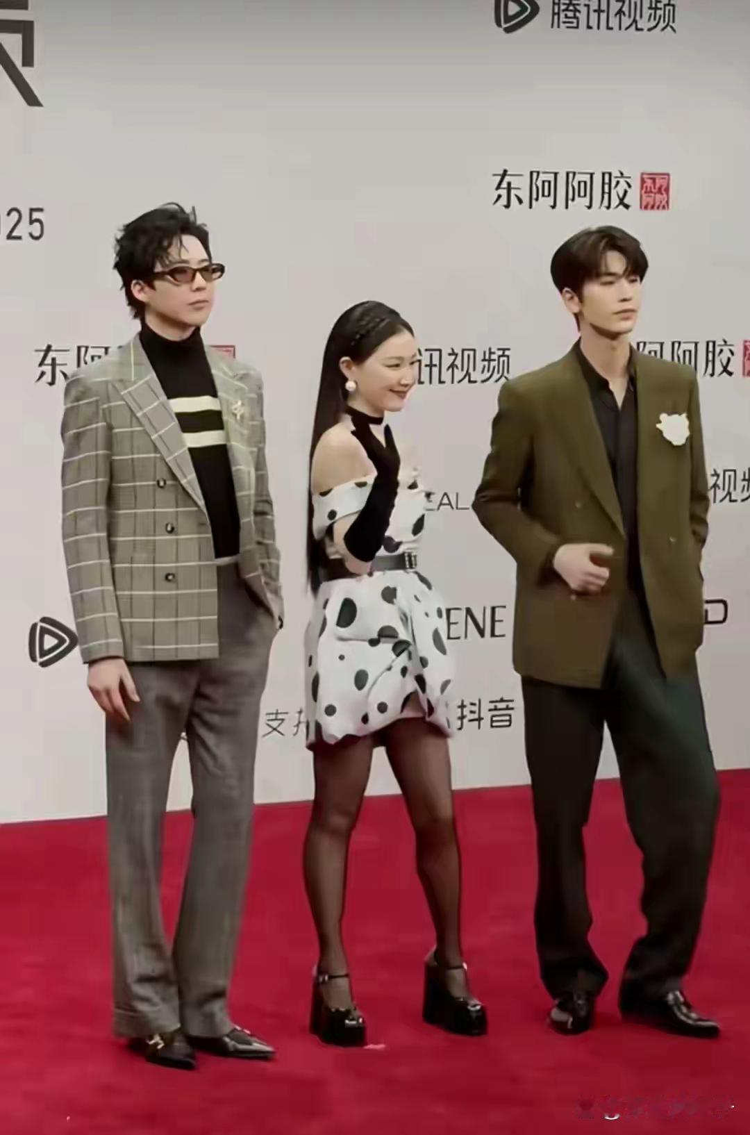 金靖太美了，好家伙，简直无可挑剔。