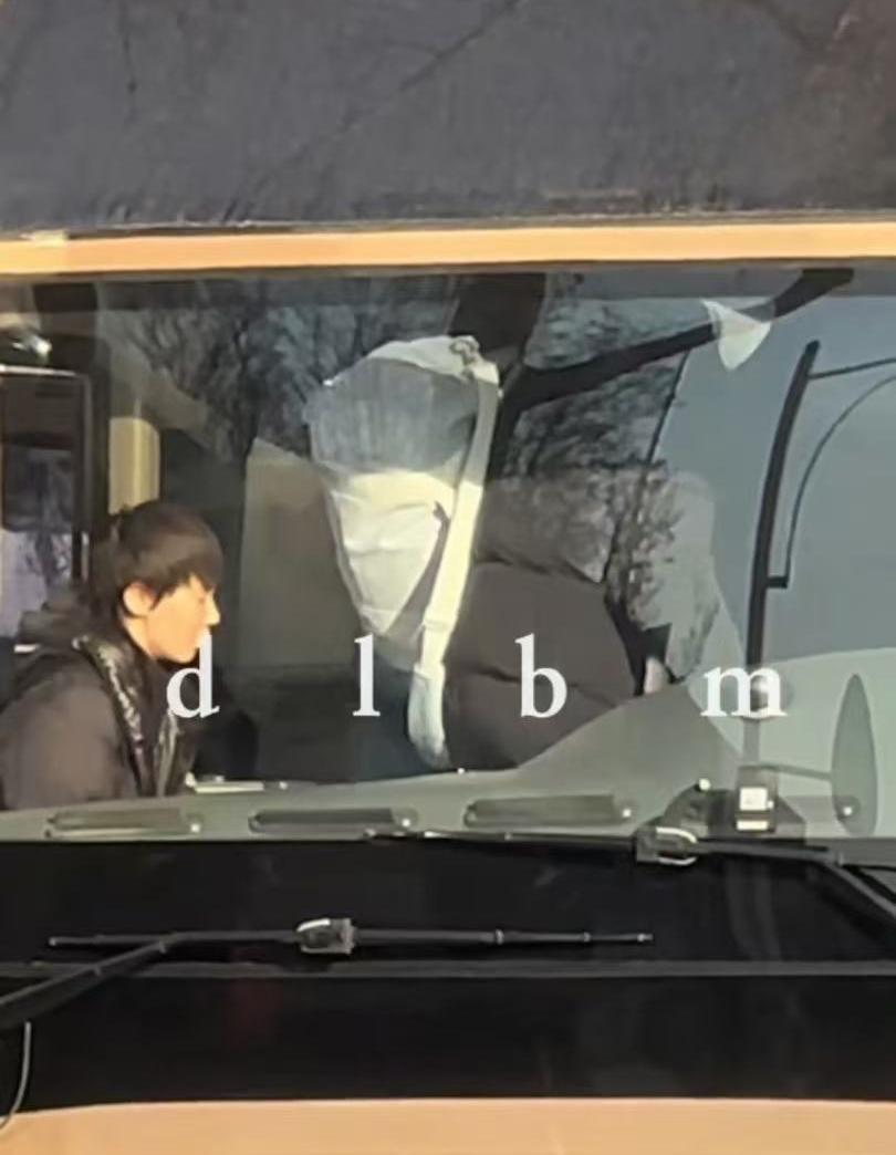 王曼昱今日体总运动员公寓乘班车上训！不容易！终于看到曼昱在体总上班了！其实，曼