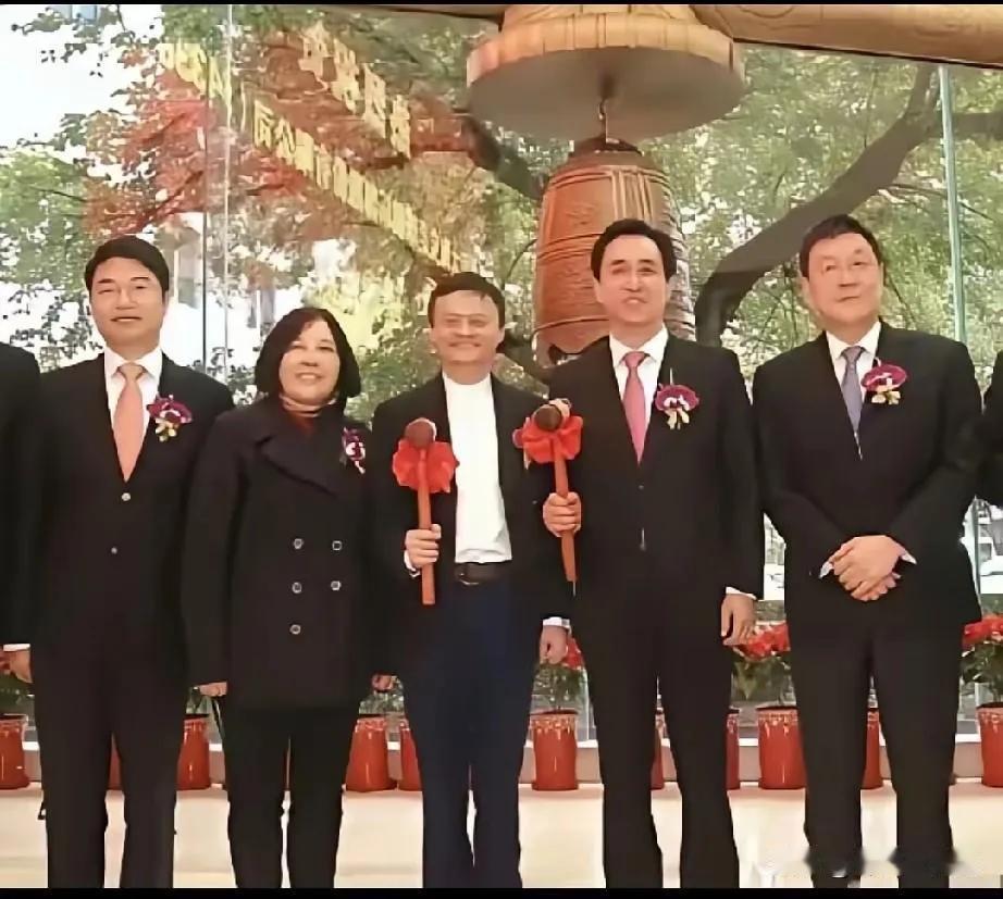 热点观点畅聊会恒大许家印被判刑无期徒刑！我觉得很多老百姓为了买房，倾家荡产，有的