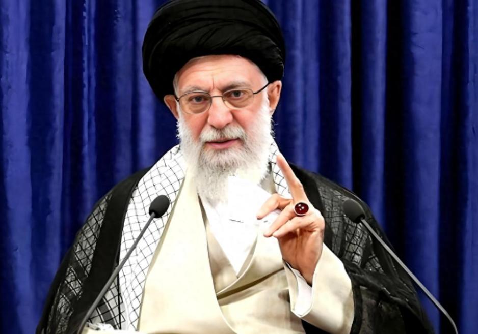 真是活久见！面对美国要把自己和儿子“一锅端”的死亡威胁，86岁的哈梅内伊不仅没跪