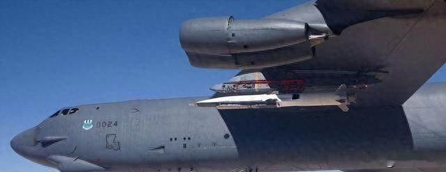 高超音速导弹已服役，美军关岛基地成活靶子，谈判桌上的咖啡还没凉透。最近翻了几份