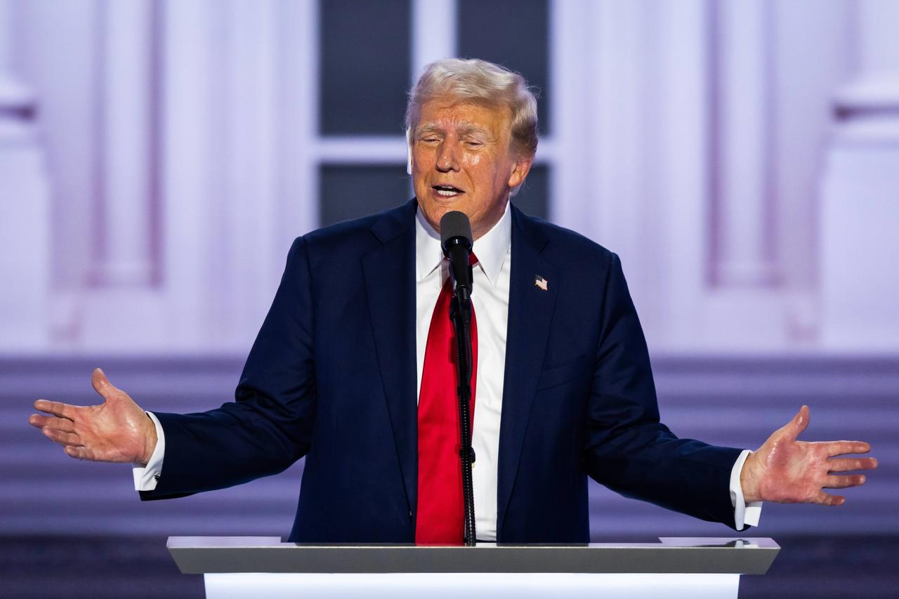 1月13日，白宫的签字笔落下，英伟达H200获准入华。你以为这是美国人发善心？看