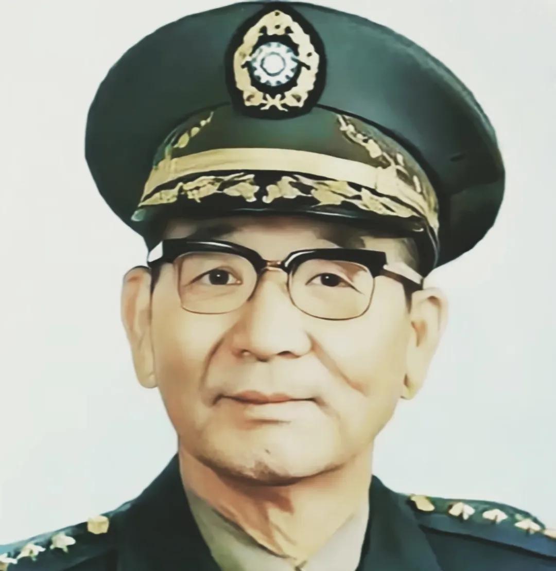 胡琏晚年在台北的寓所里，总爱把收音机拧到最小声，听对岸那边播报“歼灭黄维兵团”的