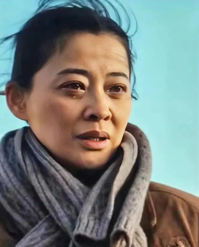 梅婷去西藏，没学怎么演戏，只偷了三样东西。第一，高原医生的呼吸节奏。第二，被