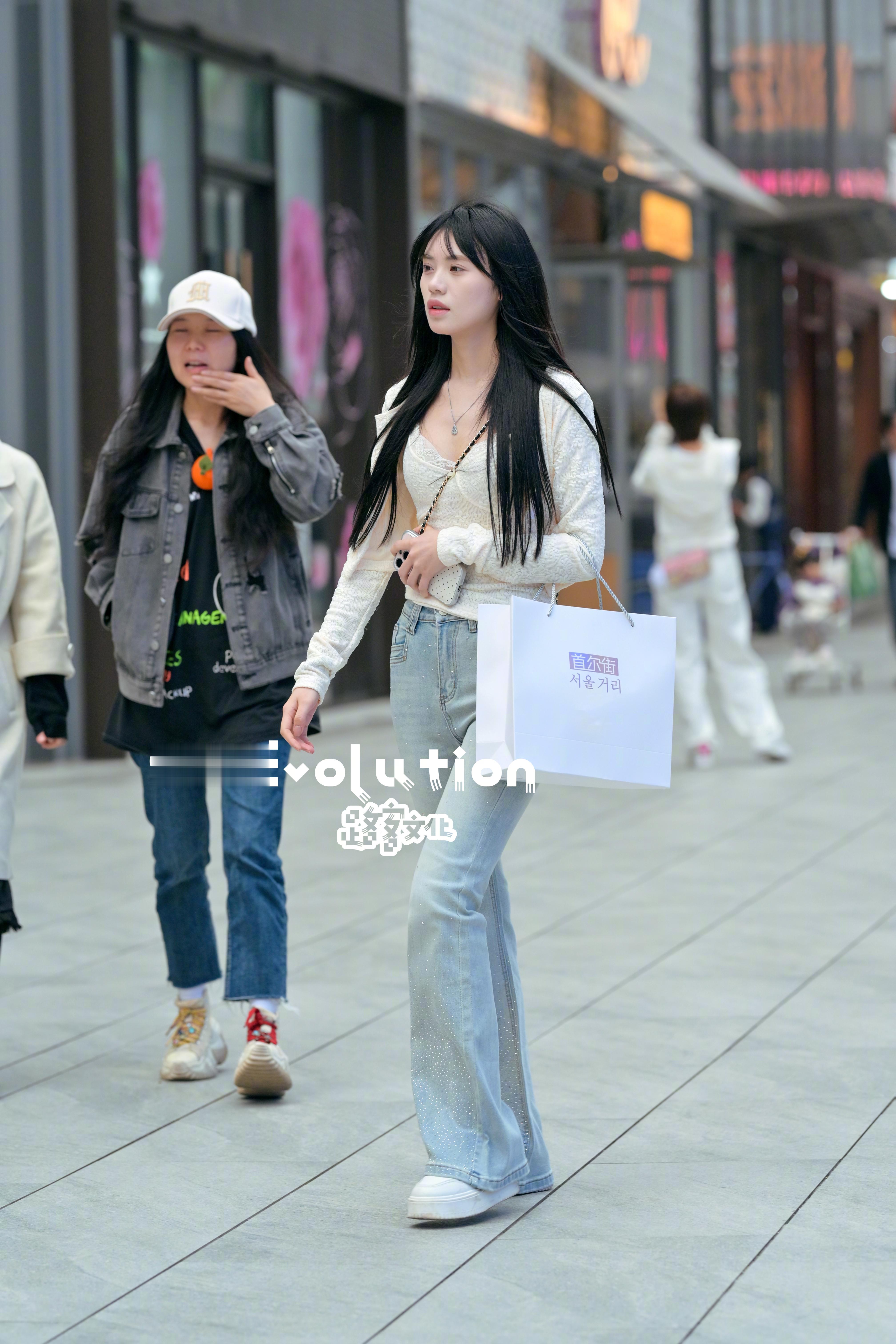 重庆的春季基本上就是闹着玩，要么暴热要么天天下雨。。。