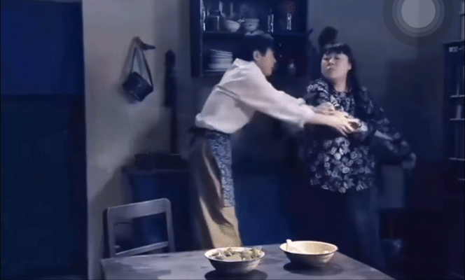 我小时候以为父母没有自己喜欢吃的食物，都是小孩喜欢吃什么他们就吃什么。长大后我发