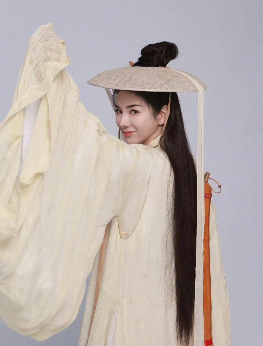 她以前也是很火的，为什么现在只能演配角了呢？
