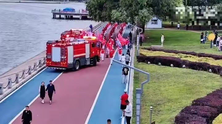 老年暴走团阻挡消防车难道只能批评教育么？