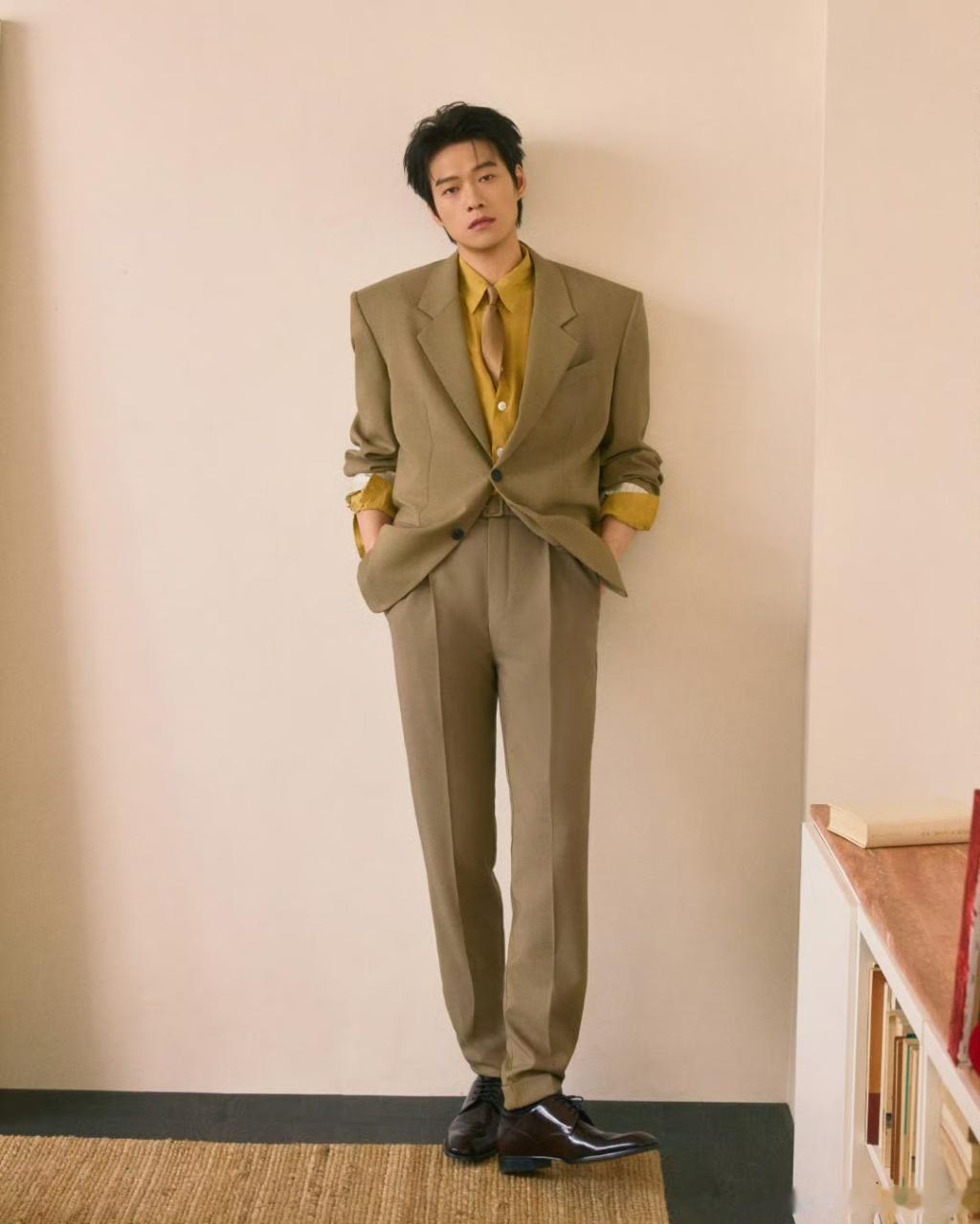 杨迪是尝过魏大勋的嘴吗周五晚高疯杨迪闻硬币：没有我的嘴味。网友：你没尝过怎么知