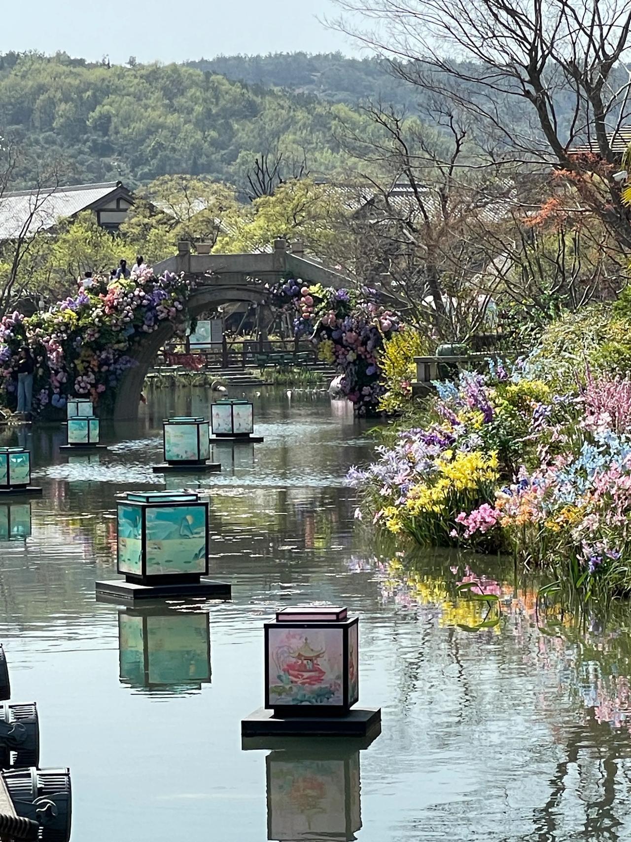 打卡无锡拈花湾。无锡的没，在乎山，在乎水，在乎一草一木，烟波浩渺的太湖之美……发