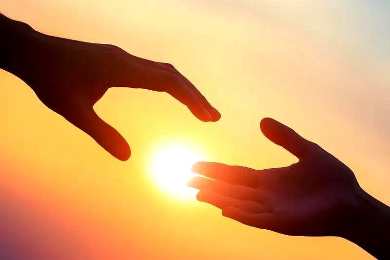 你们见过因为老人一句话，就送出一套房子的亲戚吗？说出来不怕笑话，我和老公结婚那