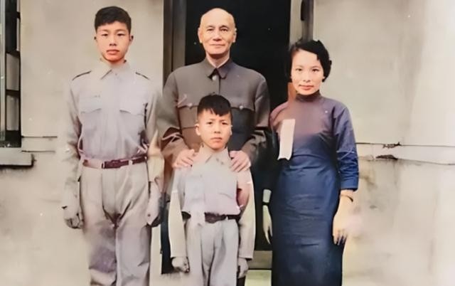 1957年，31军副军长李发在检查战备工作时，警卫员突然打了他3枪，毛主席知道后