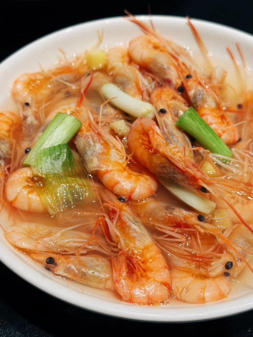 颖食记行颖记邻舍隔壁鄞州这家家常菜馆名字叫邻舍隔壁，进店真有种去邻居家吃饭的松
