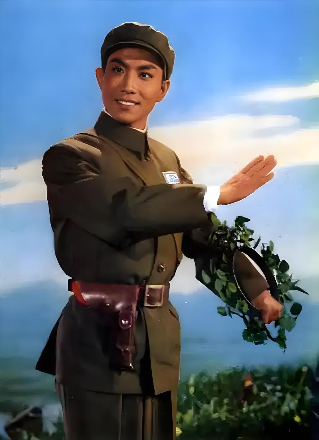 演《奇袭白虎团》喊“打败美帝”的宋玉庆，56岁移民美国，84岁现状藏不住了！