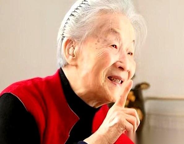 网上那份“20个免费医生”的单子，什么少吃多睡、晒太阳唱歌，我一个朋友，照着活，