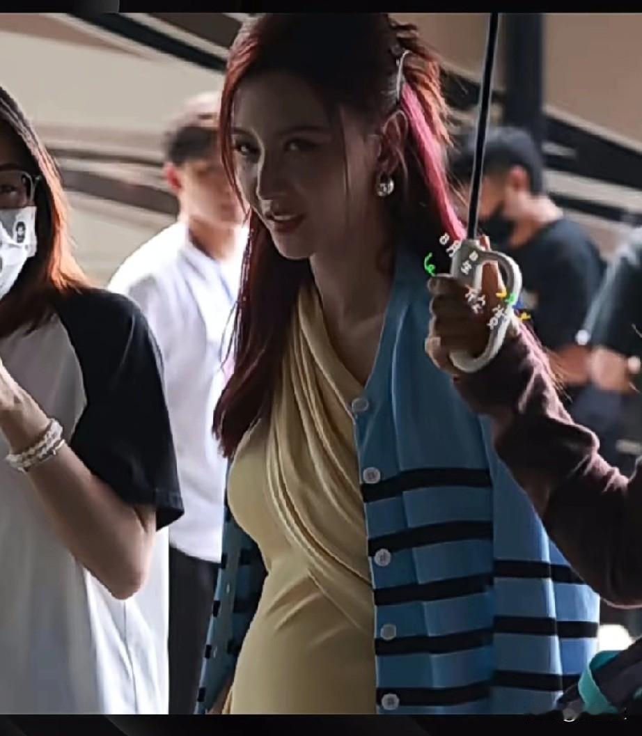 哇，这才是是她最真实的样子！电视上看着巨漂亮，没想到现实生活中也跟普通人差不