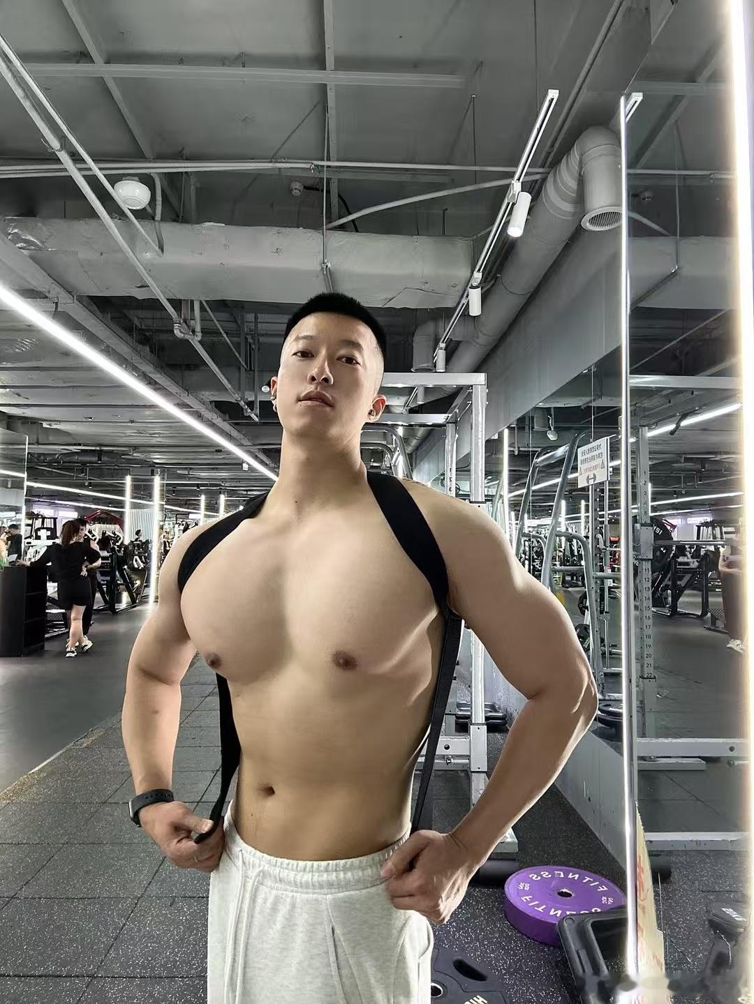 减肥要学会吃优质碳水减肥并不是不吃，减肥还是应该啥都吃，但是保持一定的运动。还有