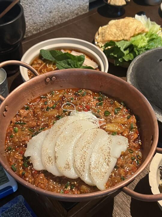 在杭州！野果₍˄·͈༝·͈˄*₎◞ ̑̑敲好吃的云贵菜！