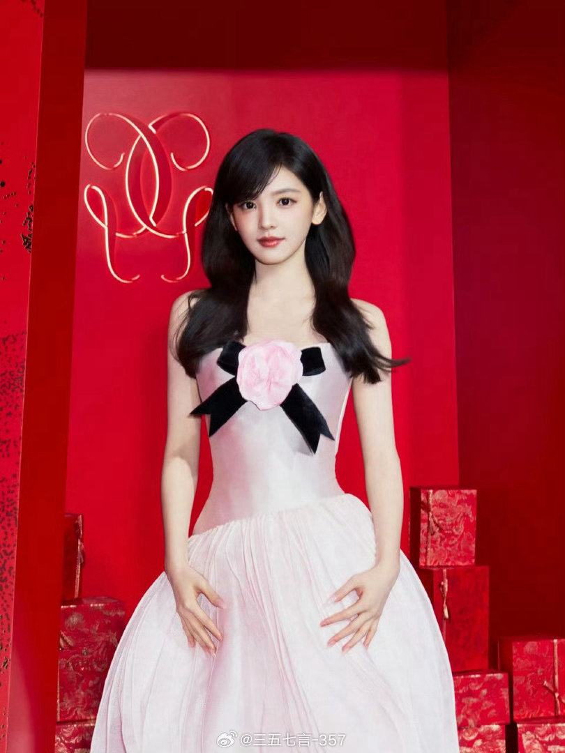 章若楠章若楠太牛了！三大高奢代言+两大顶奢集团，纪梵希、娇兰、赫莲娜全线开花！时