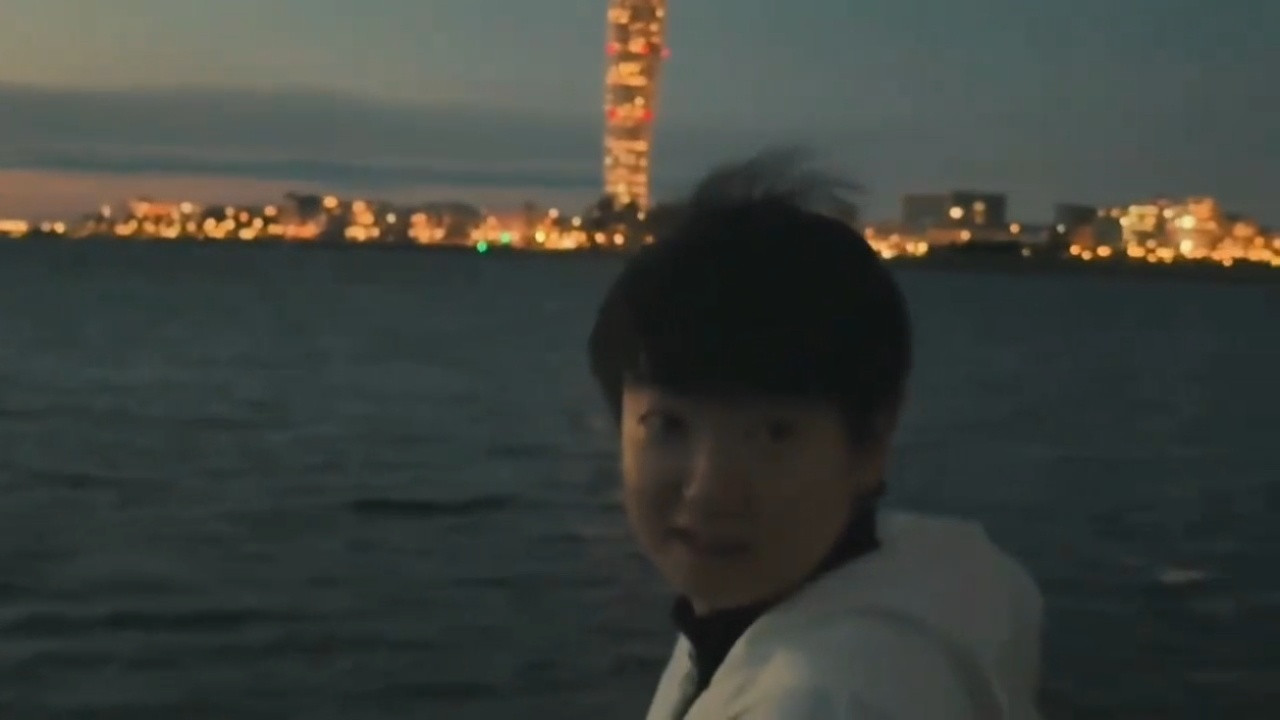 孙颖莎马吉拉香氛全球代言人将夕阳灌进香氛瓶，让属于马尔默的夕阳味道萦绕鼻尖。从赛