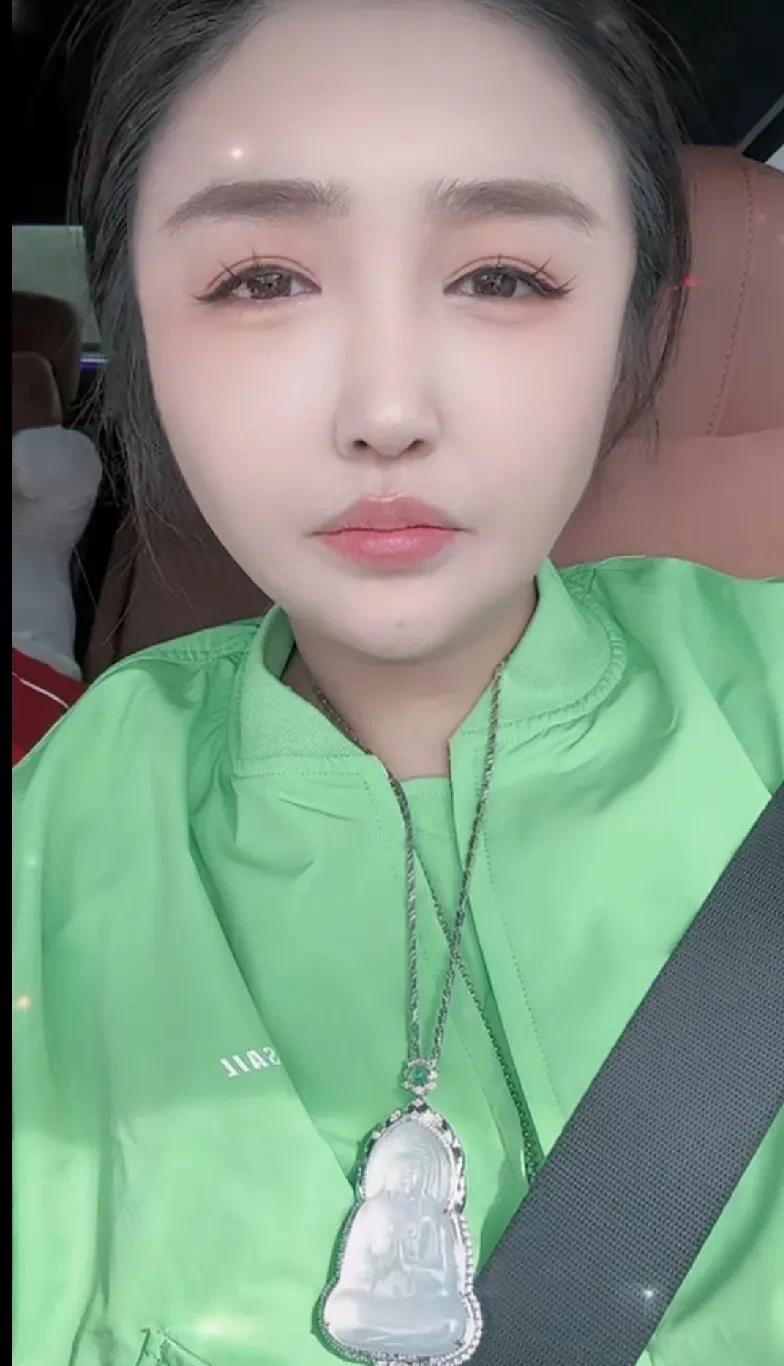 娇娇虽然在前夫的撮合下被迫与师父魏三和解不再继续撕，但对魏三依然不依不饶，必须退