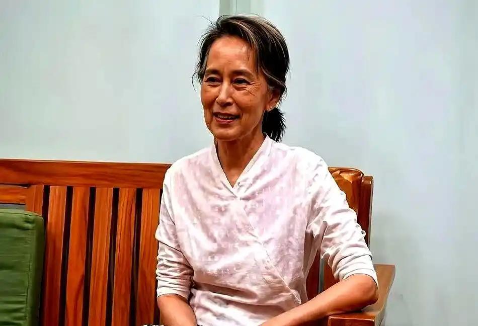 还有18年，昂山素季就刑满释放了。不过那时候，她就99岁了。今年6月份，她刚过