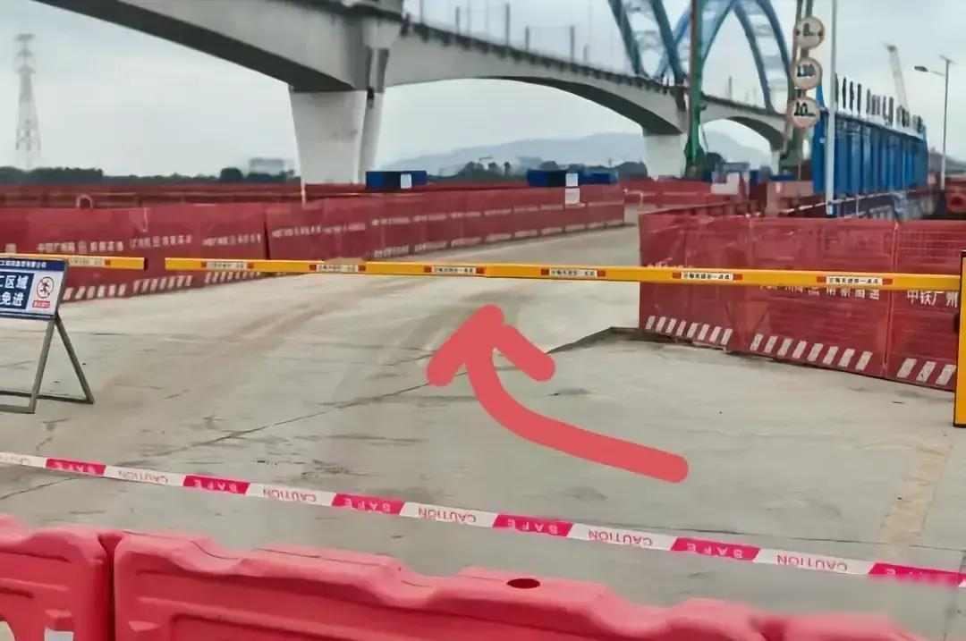 广东江门，驾车坠桥的这一家5口，来自梅州丰顺农村，夫妻俩在广州打拼多年，刚站稳脚