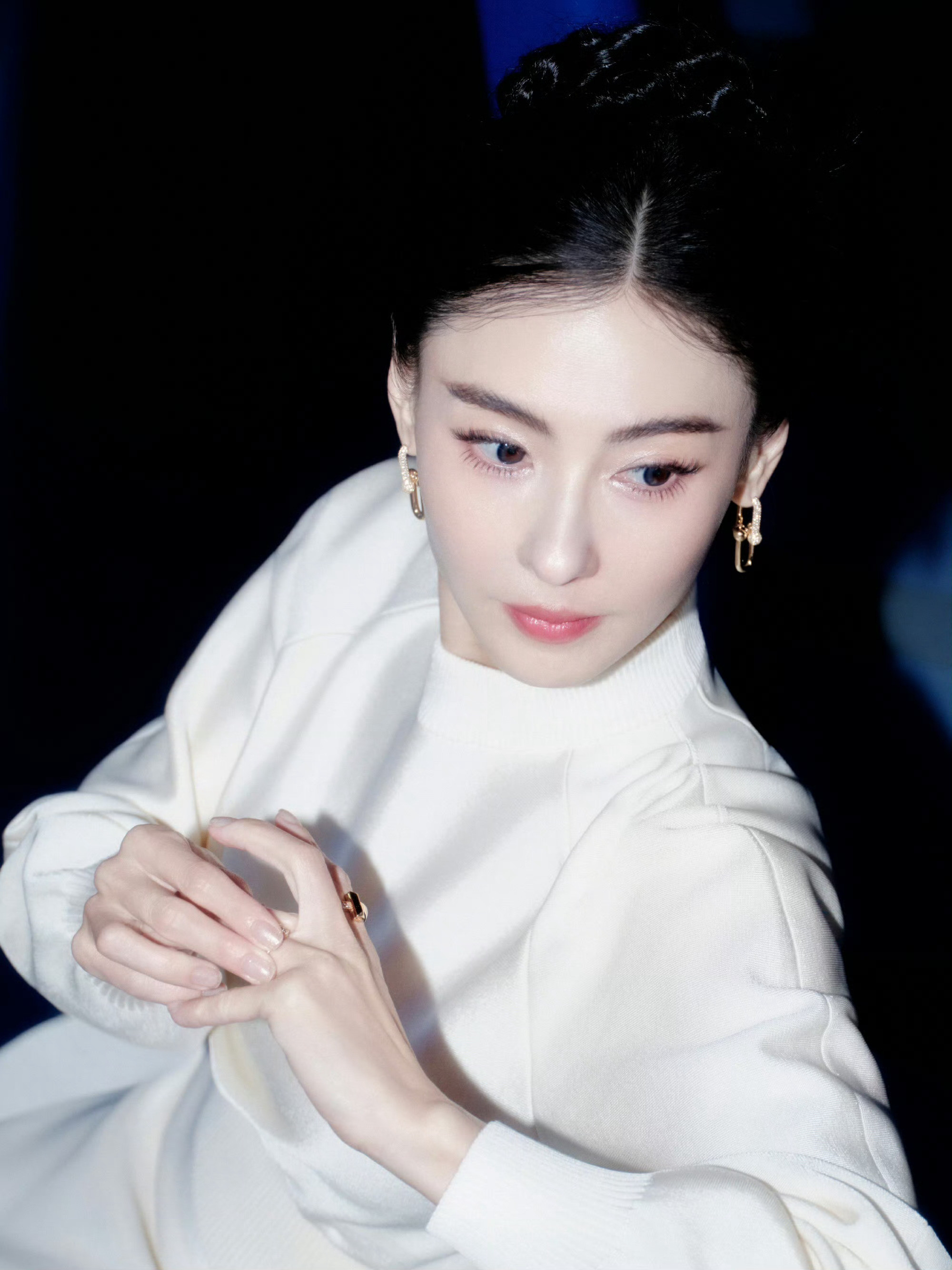 张柏芝姐姐依旧风姿卓越！太爱姐了，什么样子我们都爱～