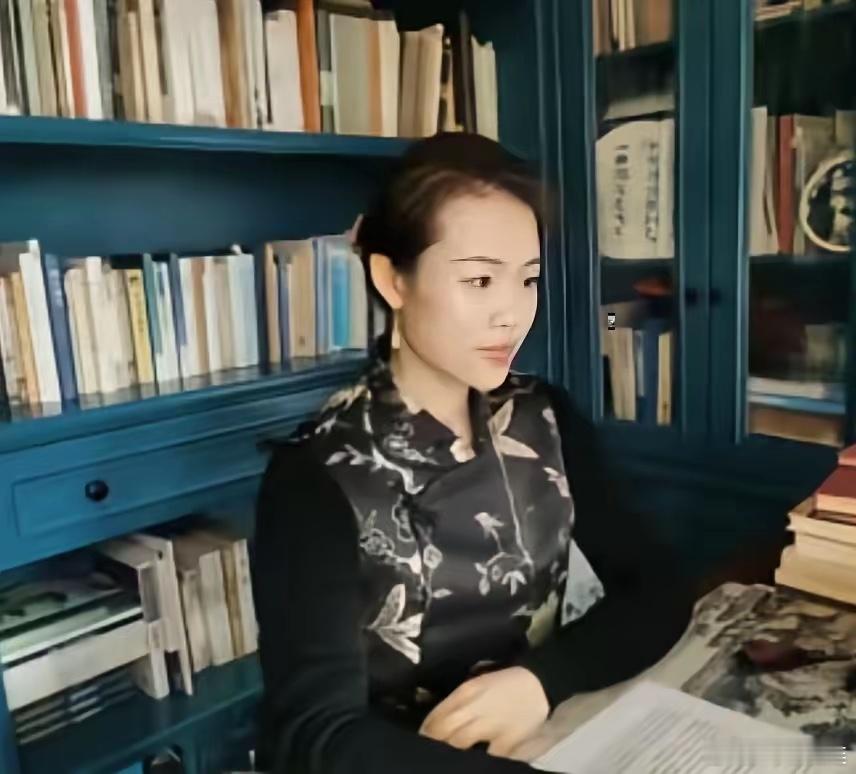 徐莺这一晚上连发一百多条脏话，直接给我看乐了！曾经那个满嘴“书香门第”的高贵人设