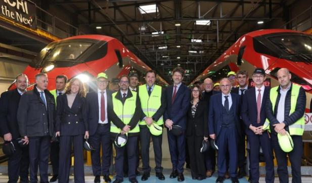 西班牙交通大臣普恩特，先后去了德国西门子铁路工厂、中国国家铁路试验中心，又去了日