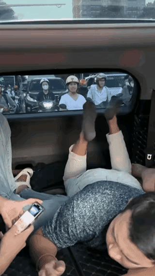 好家伙，这下是现场直播了[捂脸哭]