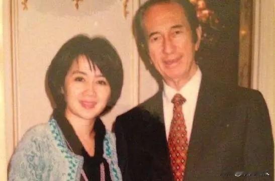 赌王78岁生女，主持人问是不是试管？四太的回答亮了1999年6月，何鸿燊78