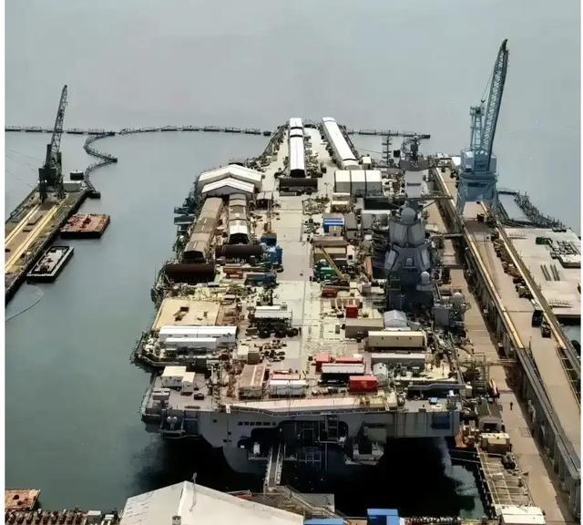 1个让美军绝望的消息，美国现在造不出航母了，美专家：2030年美军只剩9艘航母，