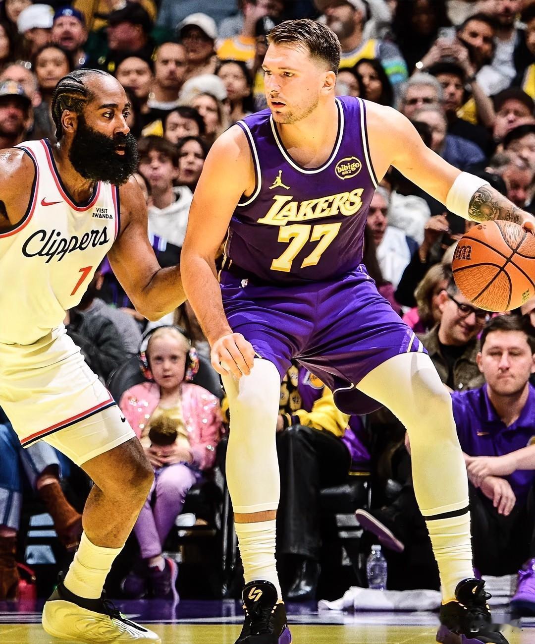 洛城德比，今非昔比！两队防守都不行，为什么湖人是西部前三而快船是倒数？因为命