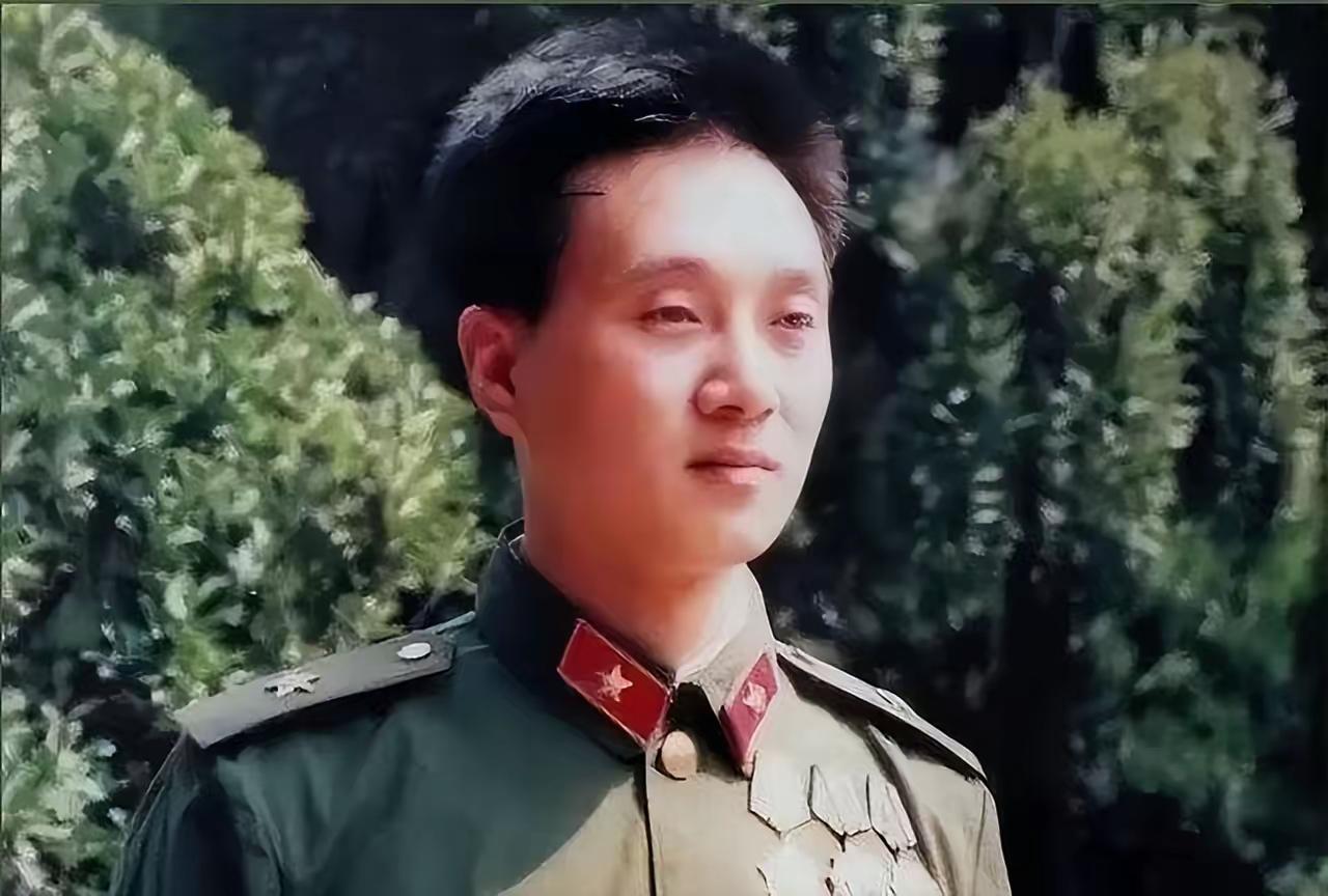 1979年，一个入伍52天的炊事班新兵，连炸越军3个碉堡，师长拍桌子：