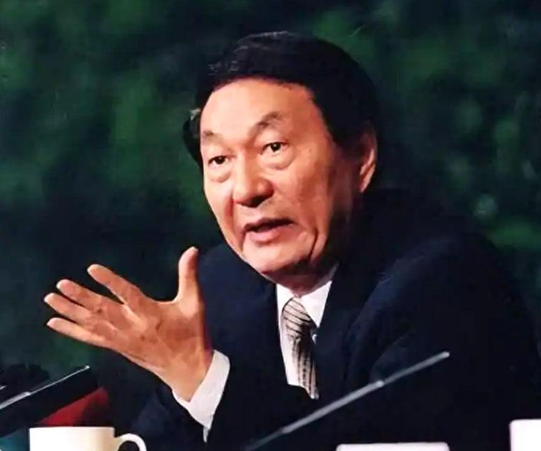“高薪养廉”，向来是一个热议的话题，我们来看看朱镕基是怎么看的。在2000年1