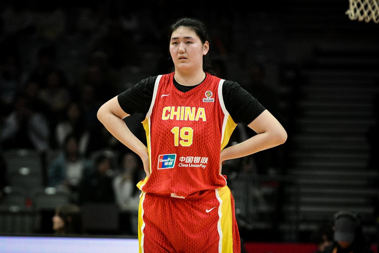 中国女篮惜败西班牙，张子宇独砍24分，拼到弹尽粮绝热身赛，中国女篮以71比72